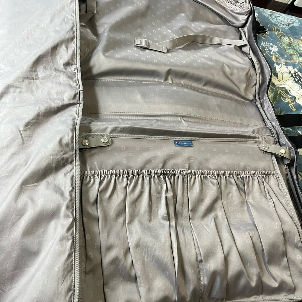 Swiss Alps Black Victorinox 24'x20 Travel Luggage Garment Bag Hanging Clothes